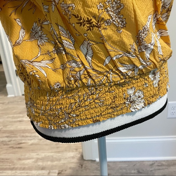 Off shoulder flowered top - Picture 5 of 9